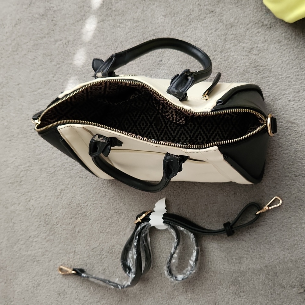 Purse - Picture 3 of 4
